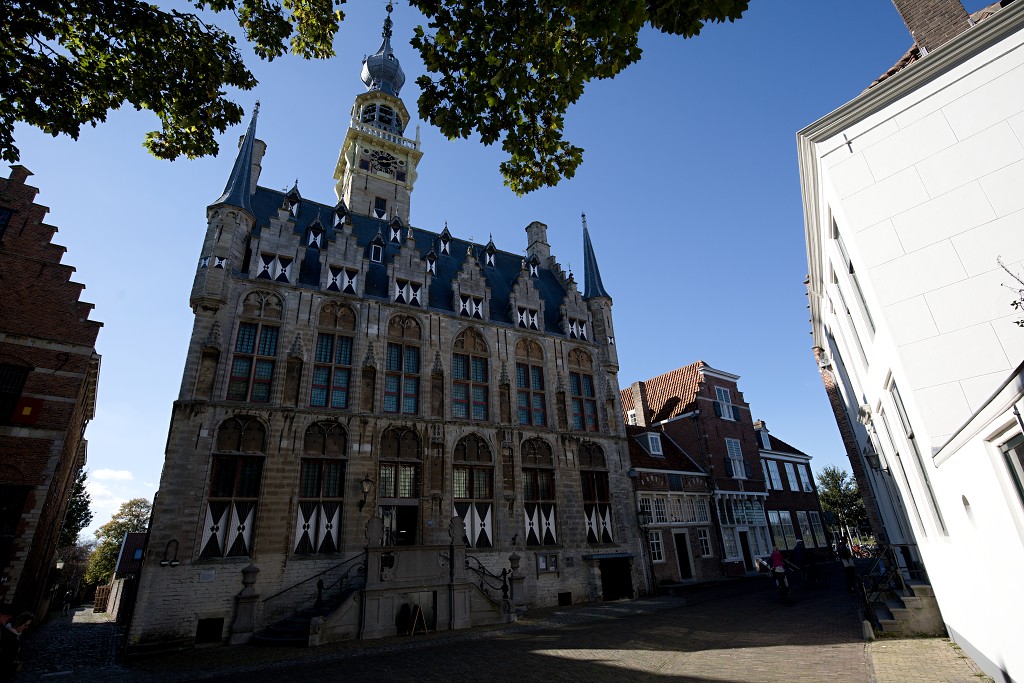 historisch meer stadhuis toerisme toeristisch veere veerse meer walcheren zeeuwse delta boten haven jachthaven strand korenmolen molen zeeland grote kerk hdr